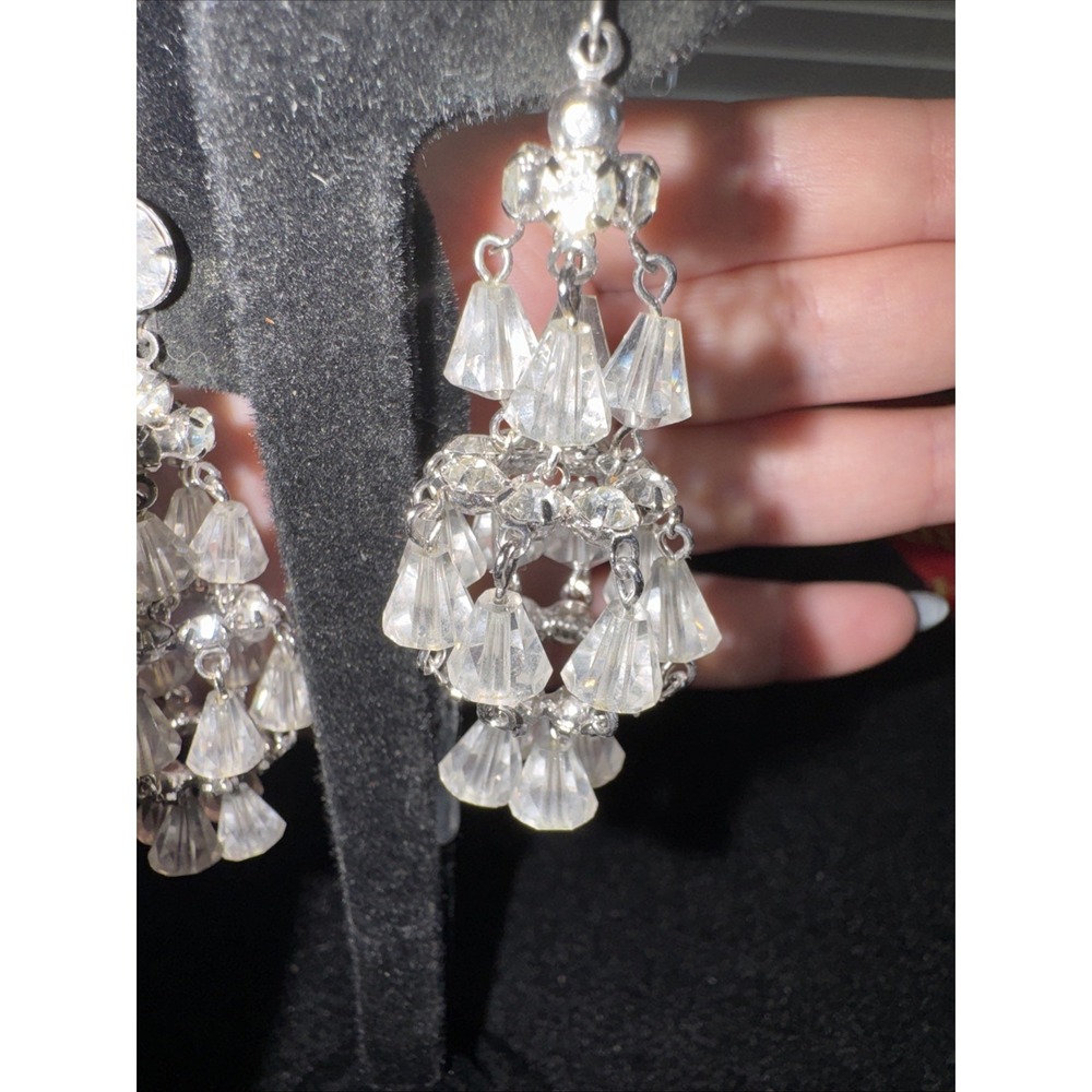 VNTG SIGNED HATTIE CARNEGIE RHINESTONE & CRYSTAL CHANDELIER EARRINGS -SILVERTONE - Picture 3 of 12